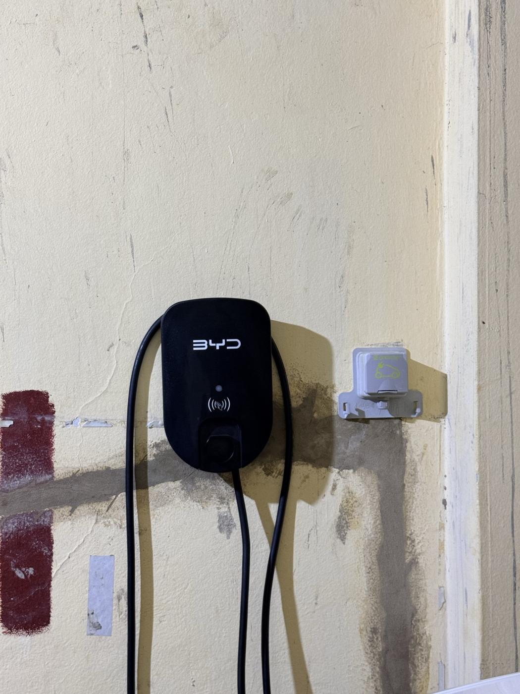 Installation murale de chargeur domestique pour voiture électrique